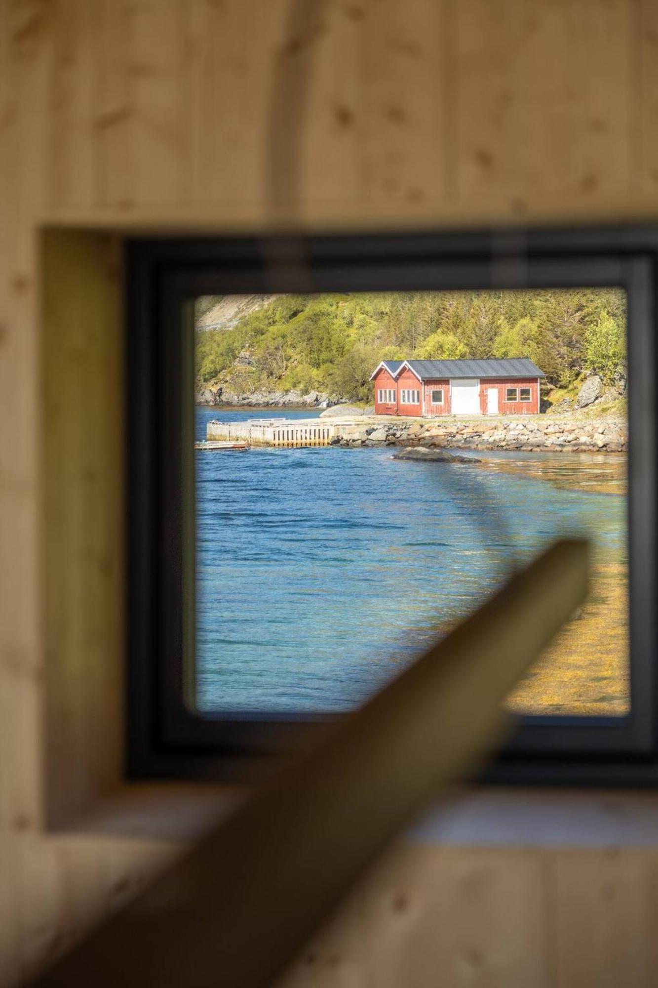 Minkfarmen, Spacious Seaside Cabin With Scenic View Рамберг Экстерьер фото